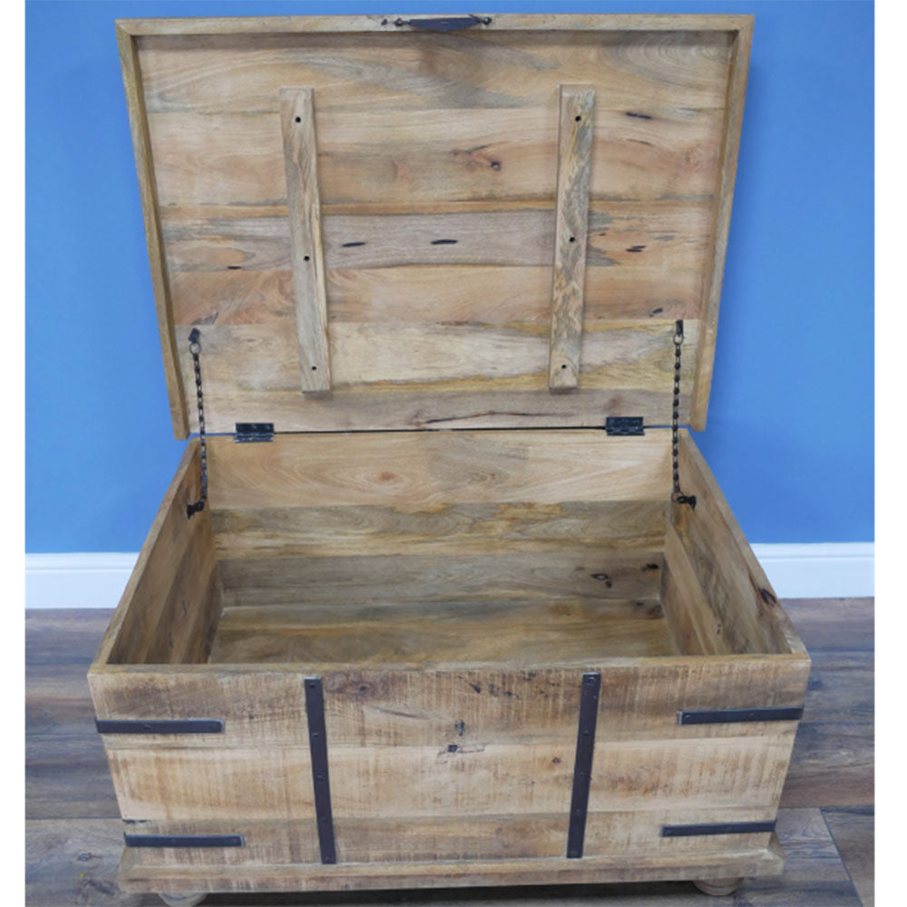 Small trunk online table